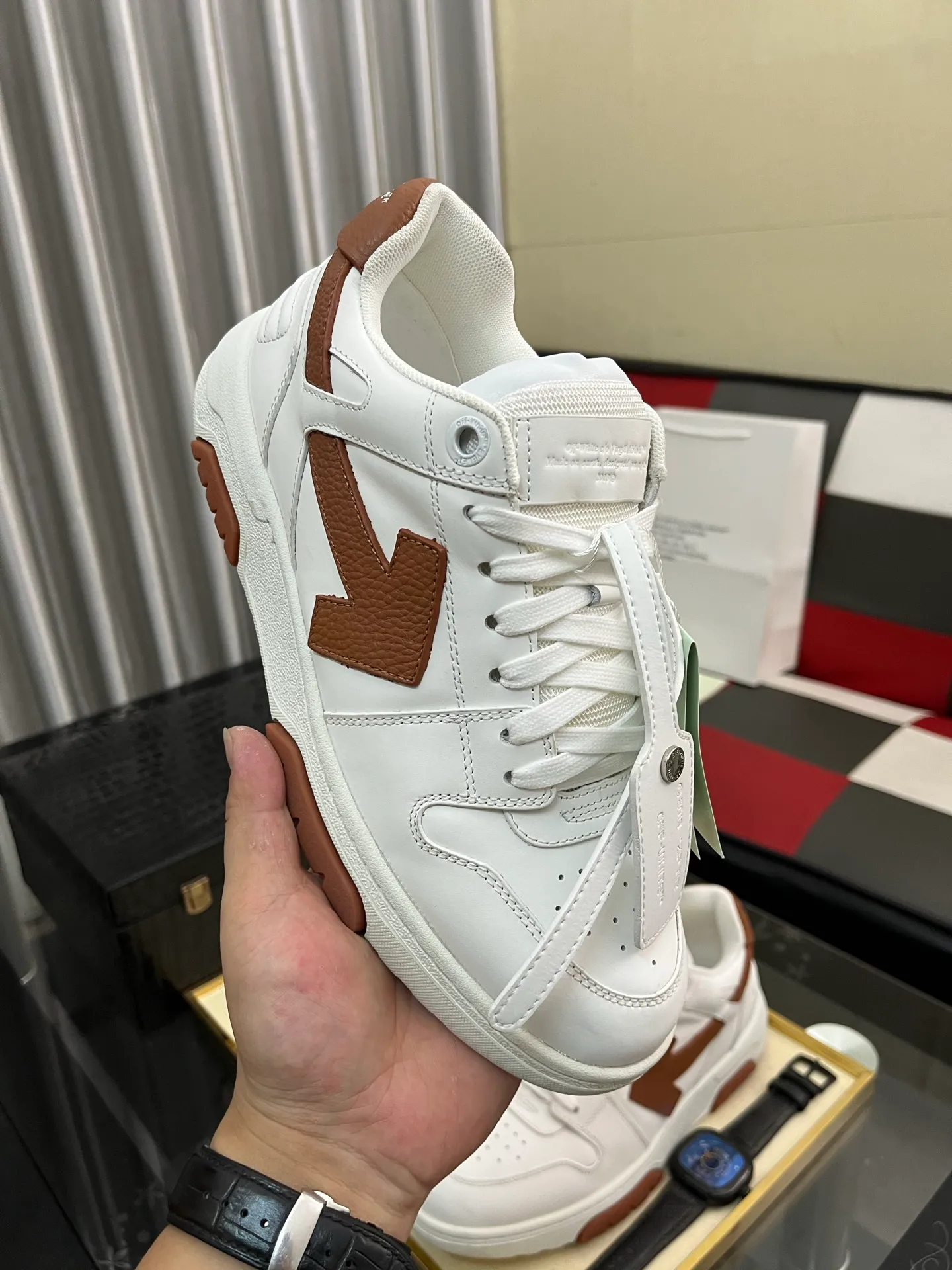 Men's shoes 💰600⌚️⌚️ OFF-White C/O VirGil Abloh fashionable and versatile casual shoes. Exclusive first release of the new model. Made of environmentally friendly cowhide leather and mesh fabric upper material. The insole is embedded with foam cushioning EVA material. The correct midsole is equipped with EVA lightweight cushioning. External tooth nail rubber outsole. The correct accessories can be customized simultaneously. Women's model: 35-40 Men's model: 39-45